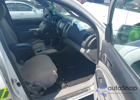 2014 Toyota Tacoma Base V6 z USA, uszkodzony, nr VIN 3TMLU4EN5EM149635